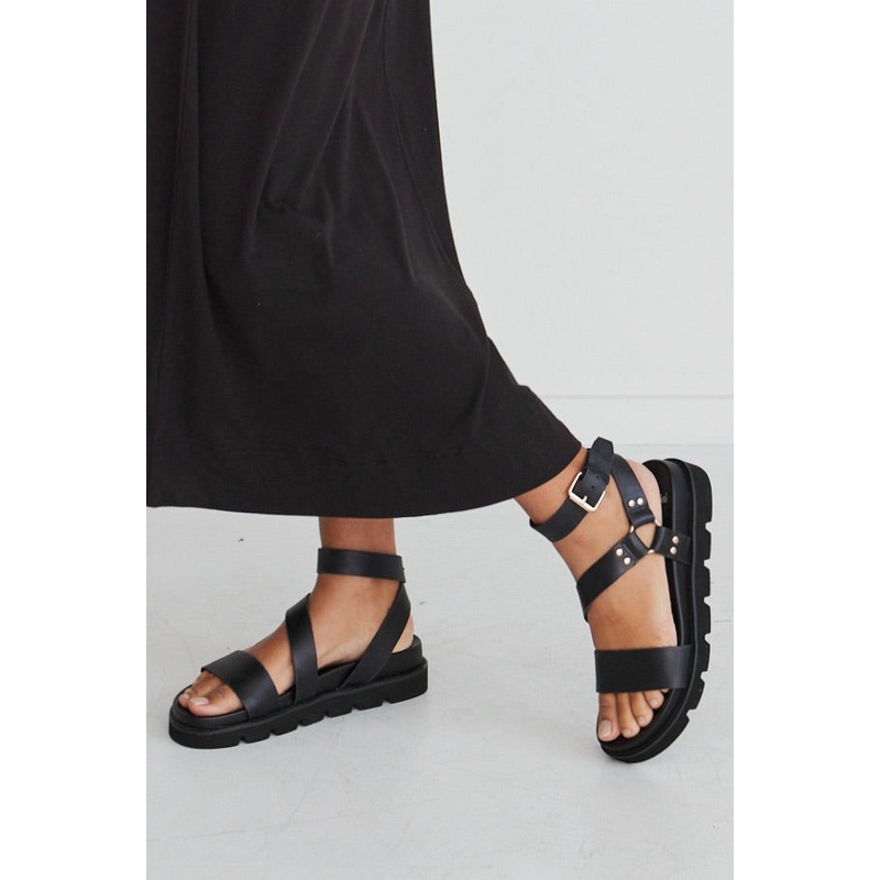 Caplan Black Flatform Strappy Sandal