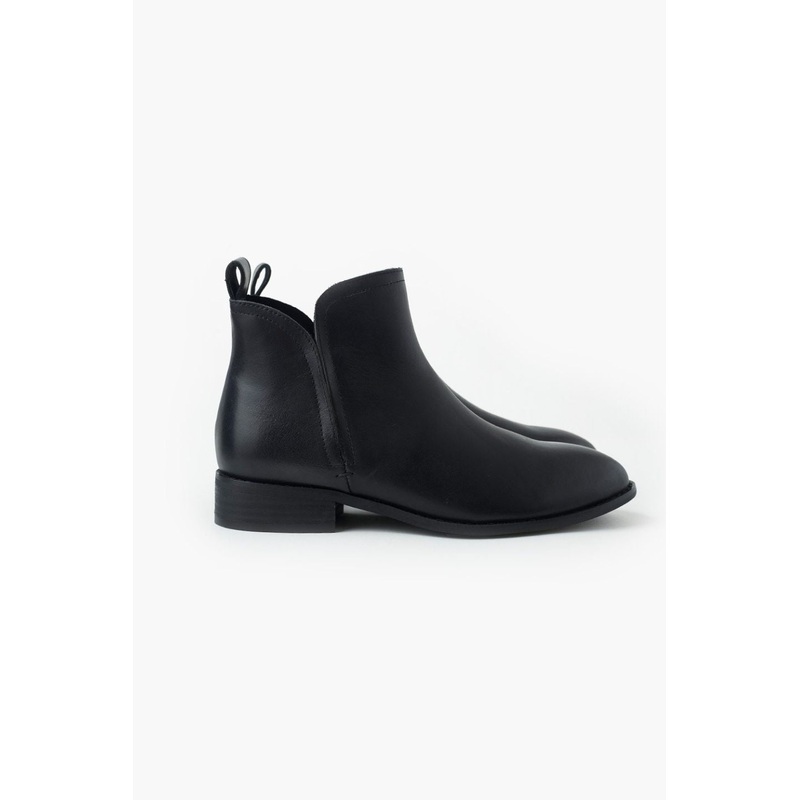Douglas Black Leather Ankle Boot