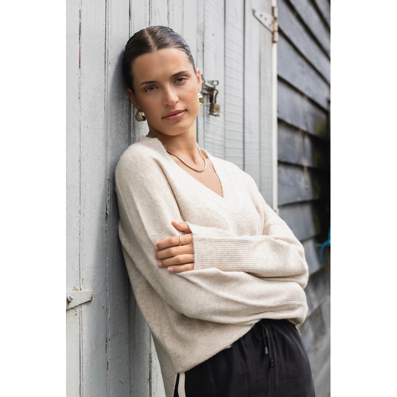 Quinn Oat V Neck Fine Knit Jumper