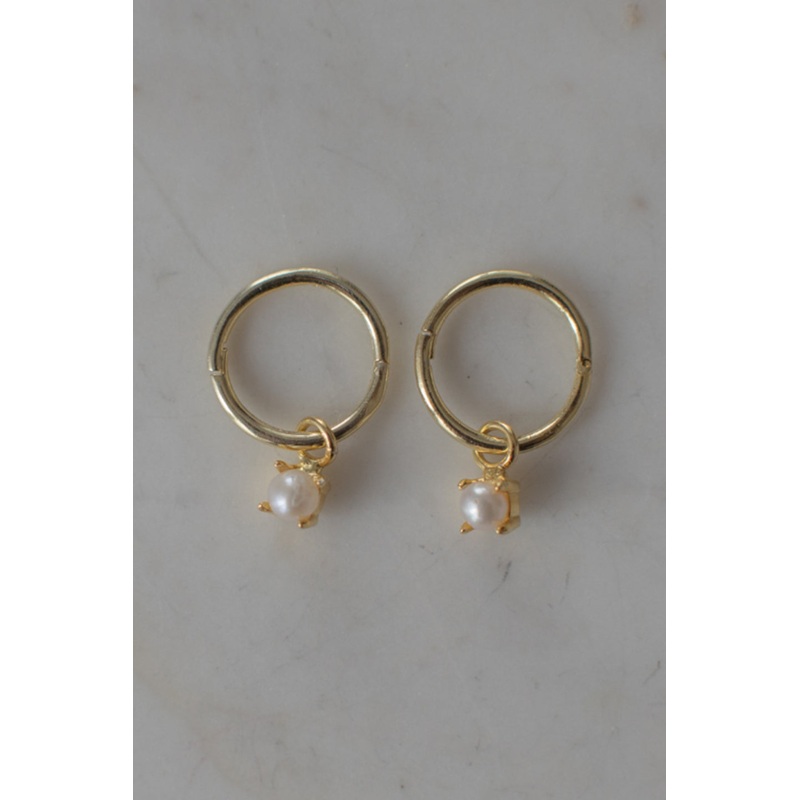 Mini Pearl Sleeper Earrings Gold