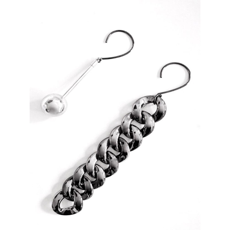 MIKAGE SHIN Ball & Long Chain Ear Cuff