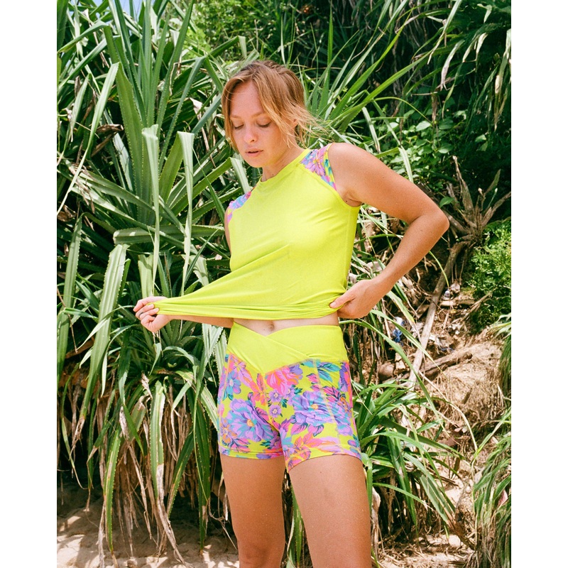 Romy Exhale Cross-Over Rashguard – Key Lime