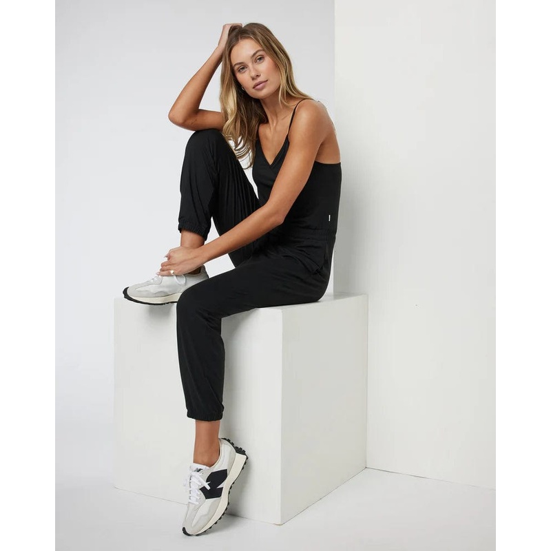 Vuori Lux Jogger Jumpsuit – Women’s
